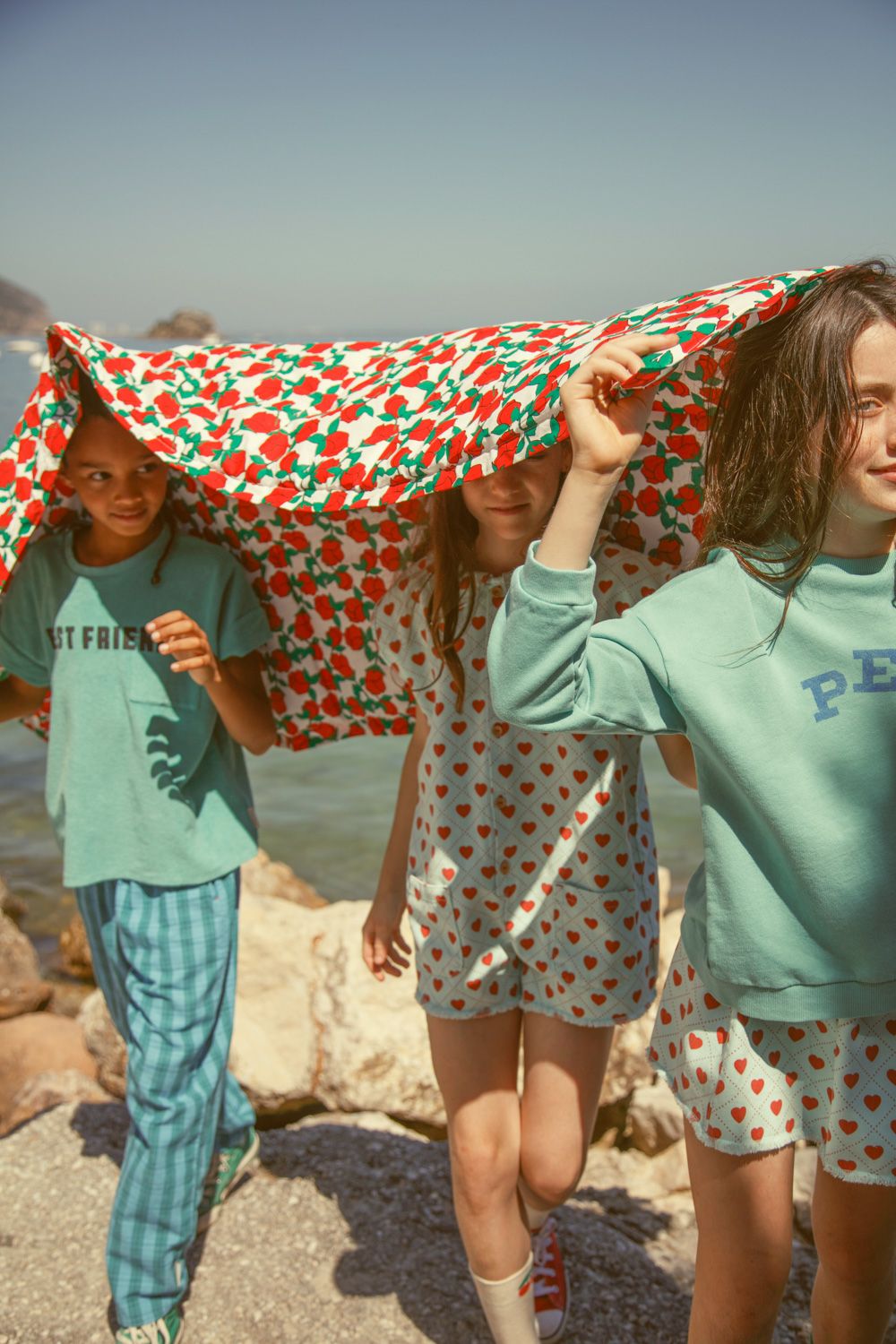 Camiseta de algodón de rizo orgánico con estampado «Best Friend» en turquesa