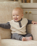 Henley-T-shirt met lange mouwen van biologisch katoen met kokosnootknopen in indigo naturel
