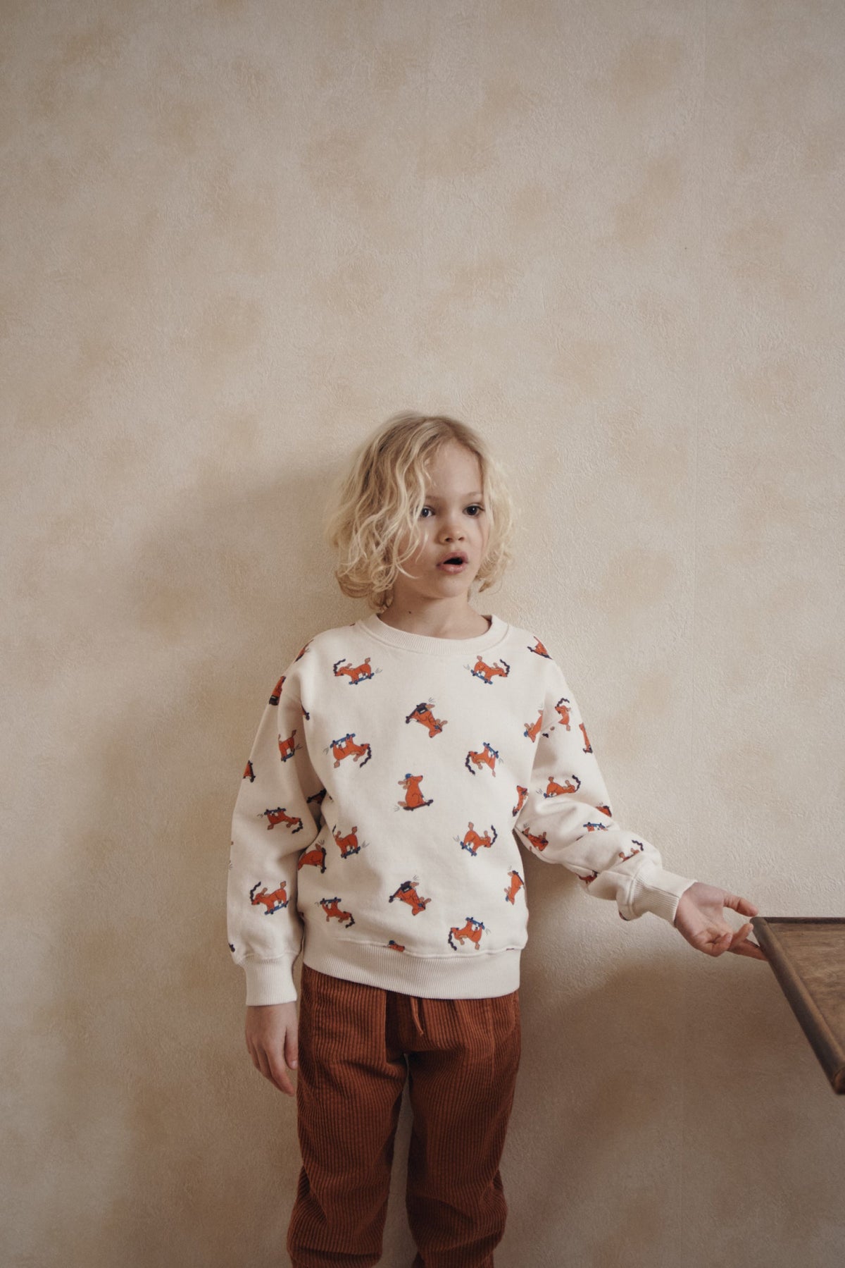 Organic Cotton Fleece Sweatshirt with Allover Dog Print in Creme